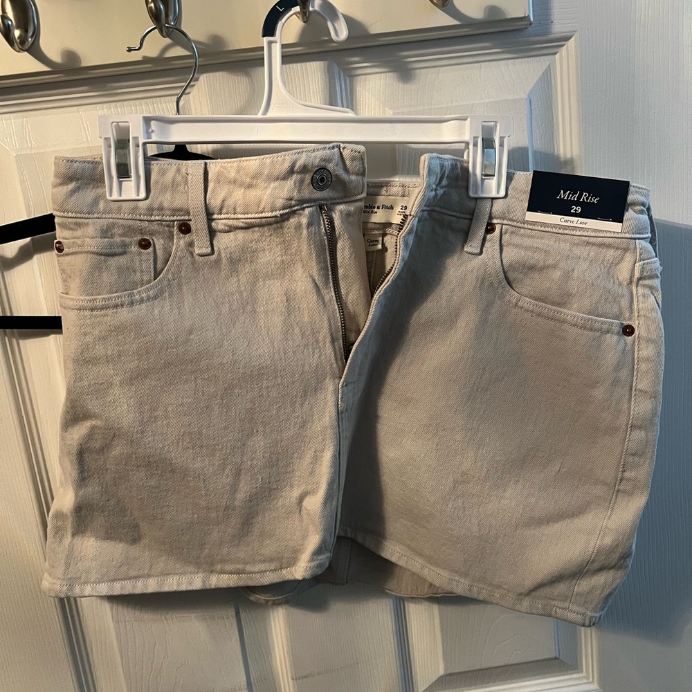 Abercrombie & Fitch Cream Mini Skirt